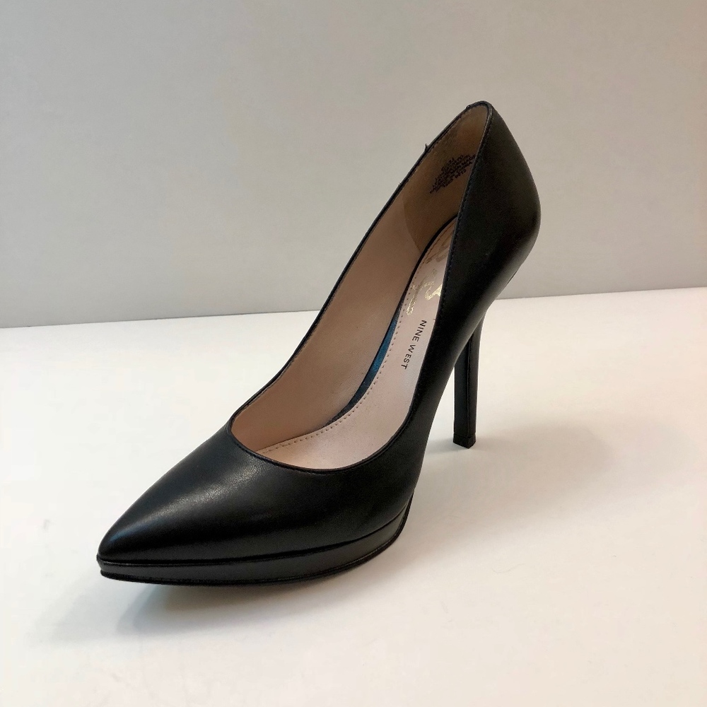 NINE WEST classic, black platform pump